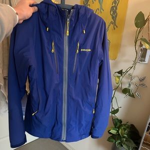 Patagonia Jacket in women’s medium.
